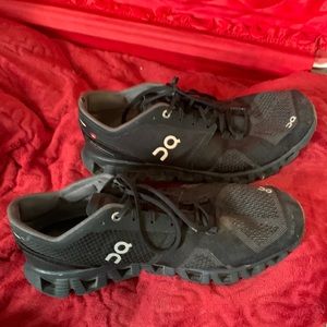 Men's used black On running shoes. Size 9.5 great condition